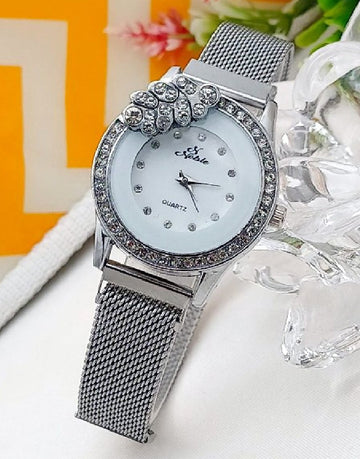 Noble Leaf Magnet Chain Fashion Watch for Ladies - Silver