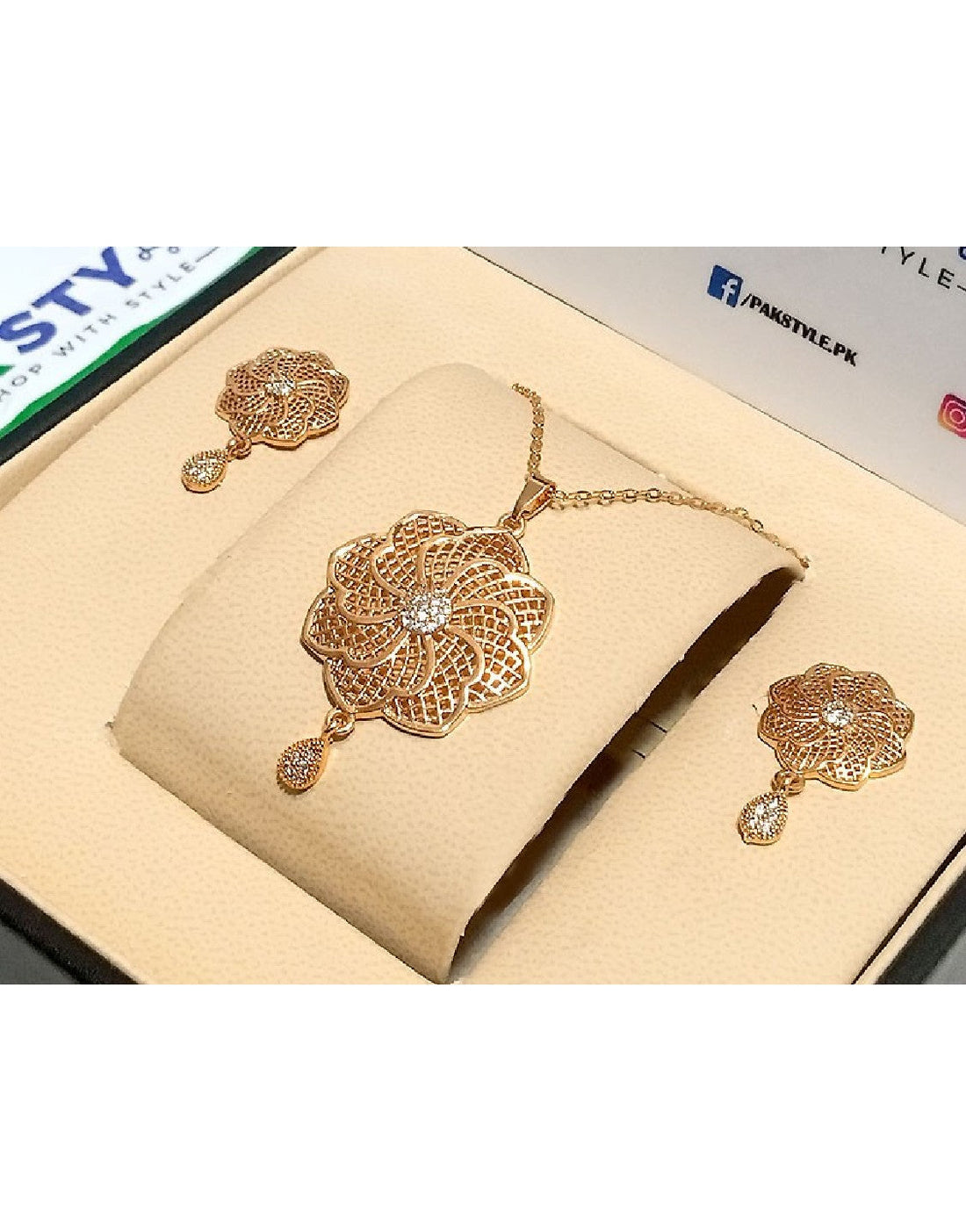 Stylish Locket Set Design for Girls