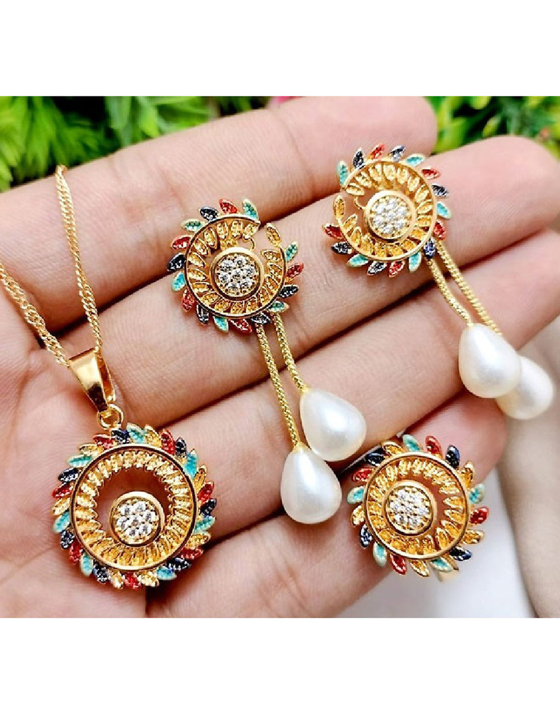 Adorable Gold Plated Necklace Set with Ring