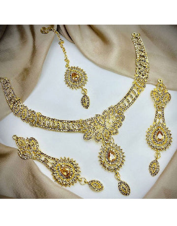 Adorable Party Wear Jewelry Set with Drop Earrings & Maang Teeka