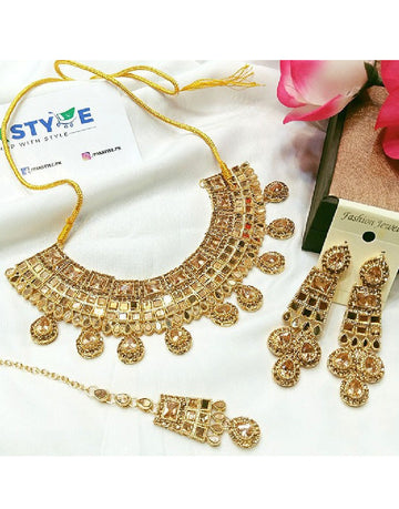 Heavy Bridal Jewelry Set with Earrings & Tikka