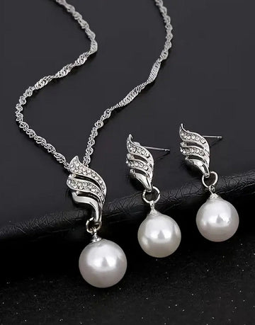 Elegant Spiral Pearl Silver Jewellery Set with Necklace and Earrings