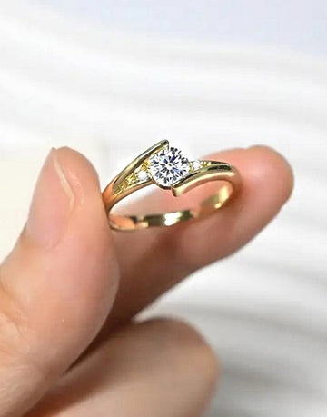 Adjustable Sparkling Cubic Zirconia Golden Finger Ring for Women