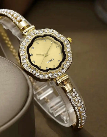 Chic Adjustable Chain Floral Design Golden Dial Watch for Girls