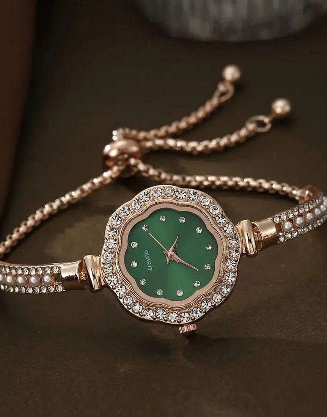 Chic Adjustable Chain Floral Design Green Dial Watch for Girls